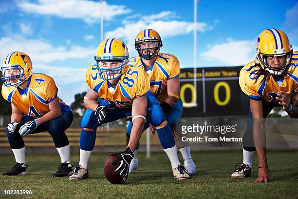 football players preparing to play football - quarterback stockfoto's en -beelden