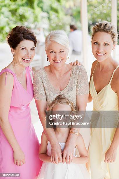 flower girl and bridal party smiling - familys revenge of the bridesmaids stockfoto's en -beelden