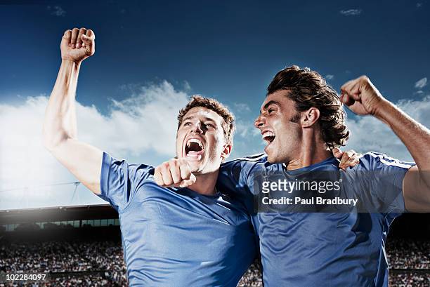 soccer players cheering - sport team stockfoto's en -beelden
