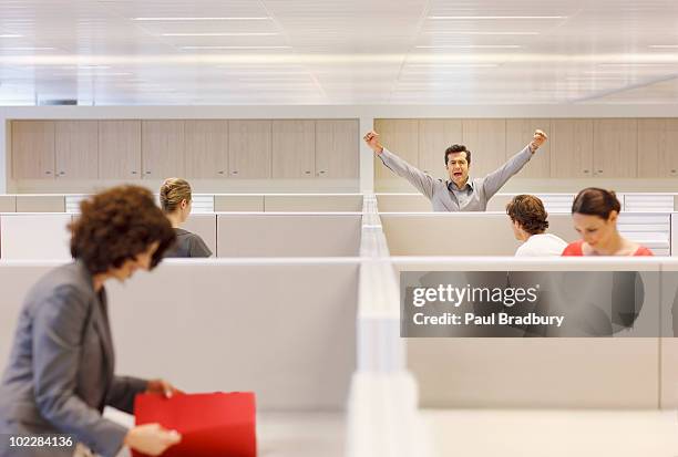 businessman cheering in cubicle - business woman cheering stockfoto's en -beelden