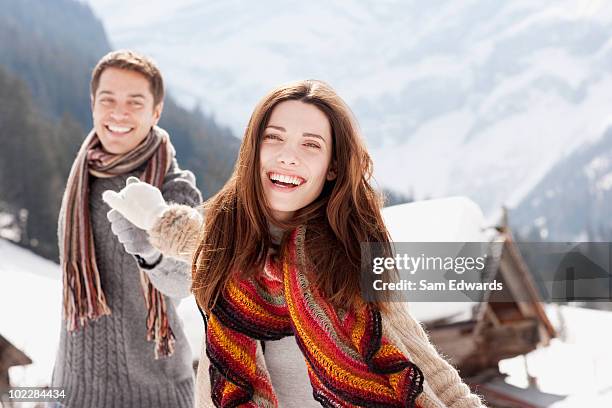 paar hände halten im freien im schnee - woman in a shawl stock-fotos und bilder