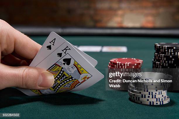close up of blackjack in casino - casino table games stockfoto's en -beelden