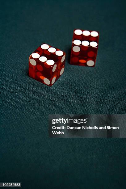 close up of dice in casino - casino interior fotografías e imágenes de stock