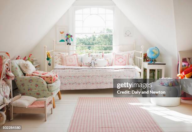 tranquil childs bedroom - shabby chic stockfoto's en -beelden