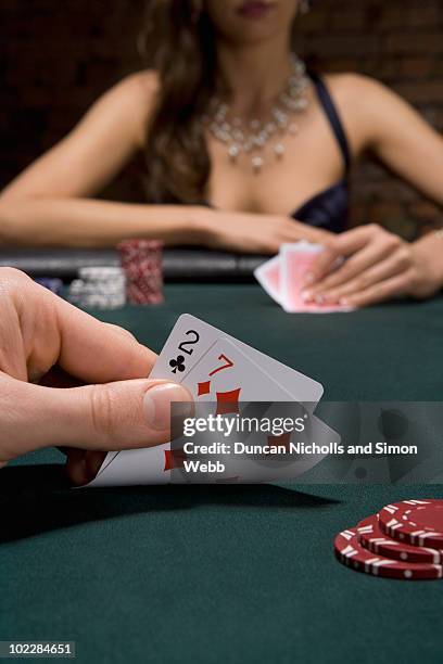 close up of cards in casino - poker face photos et images de collection