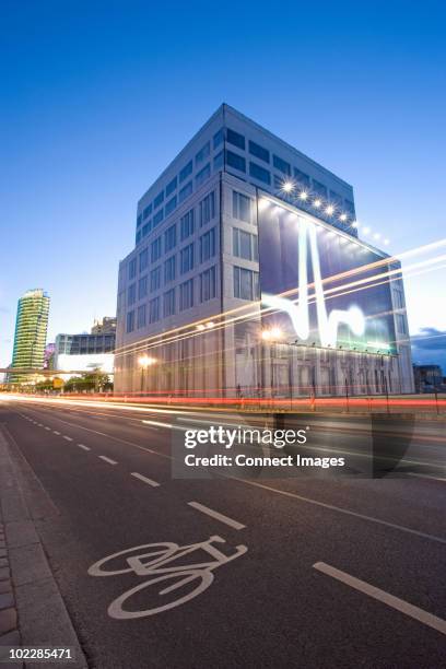 leipziger strasse in berlin - leipziger strasse berlin fotografías e imágenes de stock