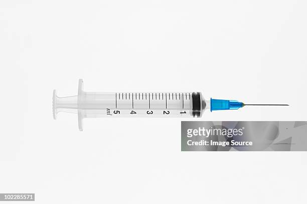 syringe - needle fotografías e imágenes de stock