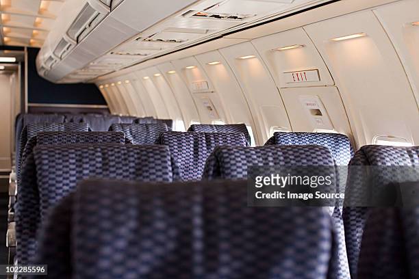 airplane seats - vliegtuigstoel stockfoto's en -beelden