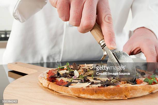 chef working in commercial kitchen - pizzaskärare bildbanksfoton och bilder