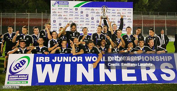 New Zealand players celebrate their victory in the 2010 IRB Junior World Championship final between Australia and New Zealand at Estadio El Coloso...