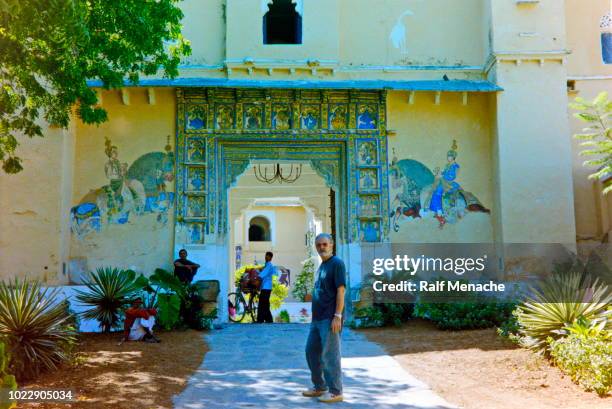 mahal palace - rajasthan millennium fairytale reis. deogarh, india. - deogarh stockfoto's en -beelden