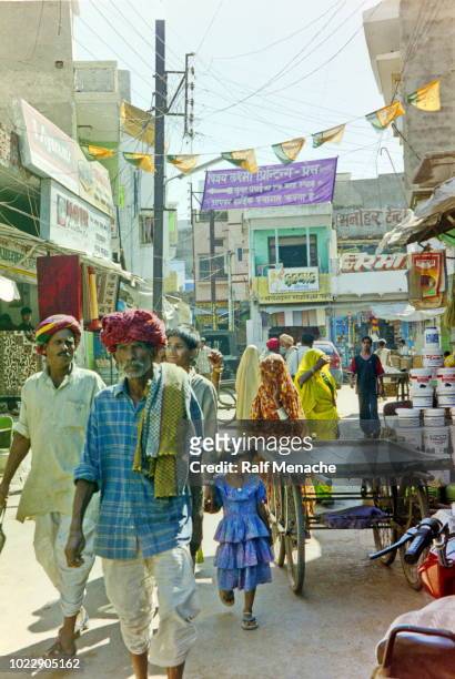 downtown - rajasthan millennium fairytale reis. deogarh, india. - deogarh stockfoto's en -beelden