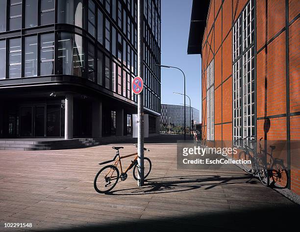urban composition at the medienhafen in dusseldorf - medienhafen stock pictures, royalty-free photos & images