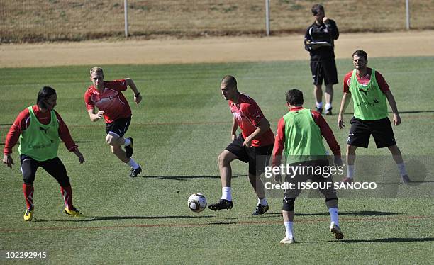 Switzerland's national football team players attends a training session on June 22, 2010 at Vaal University of Technilogy in Vanderbijlpark, a day...