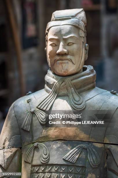 terracotta warrior statue in xi'an - mausoleum of the first qin emperor stock pictures, royalty-free photos & images