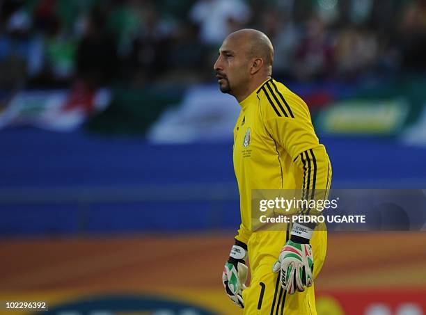 Mexico's goalkeeper Oscar Perez reacts after Uruguay scored during their Group A first round 2010 World Cup football match on June 22, 2010 at Royal...