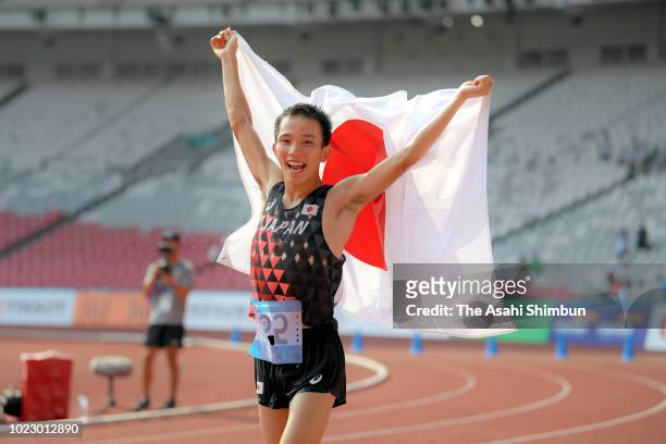 Hiroto Inoue of Japan celebrates winning the gold medal in the Men's Marathon at the GBK Main Stadium on day seven of the Asian Games on August 25,...