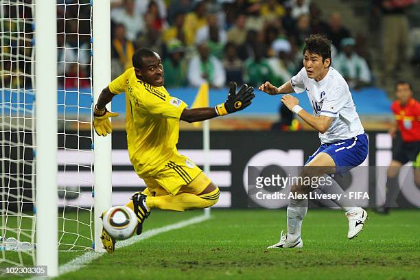 Lee Jung-Soo of South Korea scores the equalising goal past Vincent Enyeama of Nigeria during the 2010 FIFA World Cup South Africa Group B match...