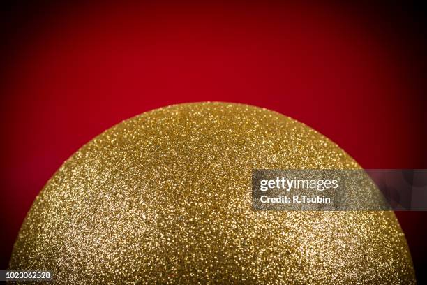 gold christmas ball and christmas decorations on red background - gold dress 個照片及圖片檔