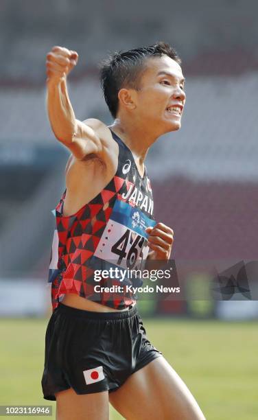 Hiroto Inoue celebrates after winning Japan's first gold in 32 years in the men's marathon at the Asian Games in Jakarta on Aug. 25, 2018. ==Kyodo