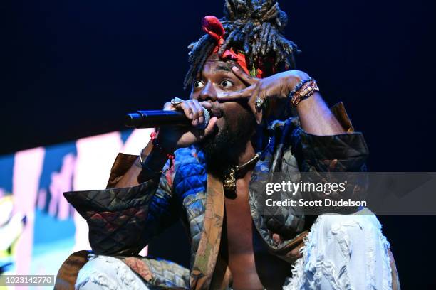 Dot Rapper 746 photos et images haute rรฉsolution de Dot Center - Getty Images