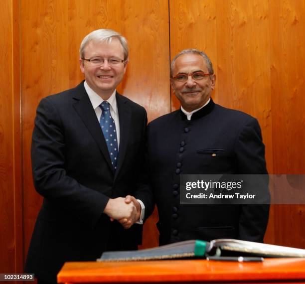 Dr Jose Ramos-Horta, President of the Democratic Republic of Timor-Leste, signs the visitors' book whilst Australian Prime Minister, Kevin Rudd looks...