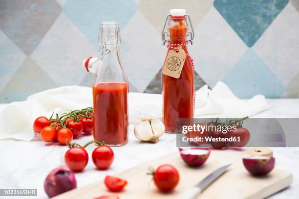 homemade tomato ketchup - tomato bottle foto e immagini stock