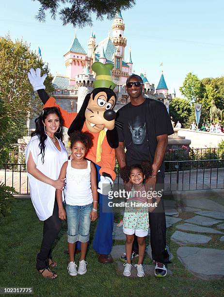 In this handout image provided by Disney, Los Angeles Lakers star Kobe Bryant , wife Vanessa Bryant and daughters Natalia and Gianna celebrate the...