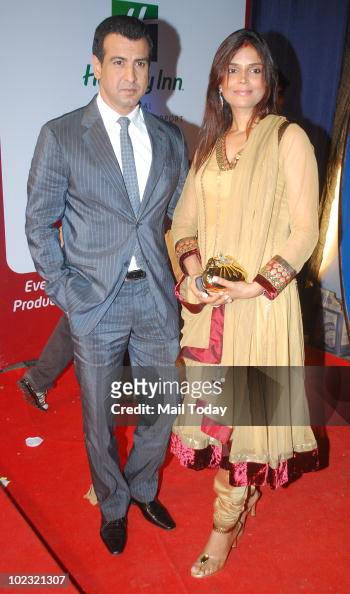 Ronit Roy and Neelam Bose at the Gold awards in Mumbai on June 19 ...
