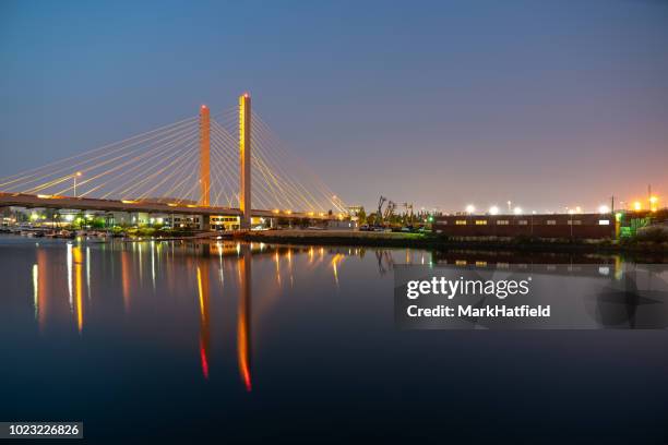 bridge in tacoma at night - tacoma washington stock pictures, royalty-free photos & images