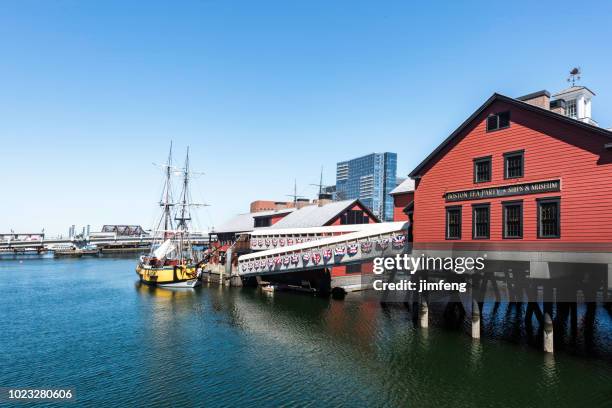 boston centrum - boston seaport stockfoto's en -beelden