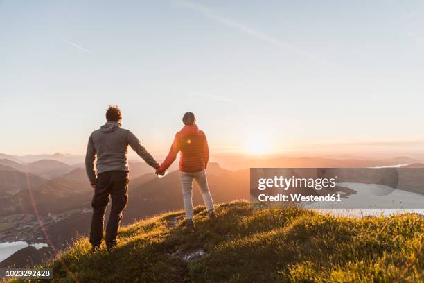 austria, salzkammergut, couple standing on mountain summit, enjoying the view - sports top view ストックフォトと画像