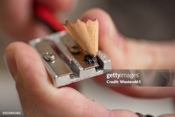 detail of sharpening a pencil - afilado fotografías e imágenes de stock