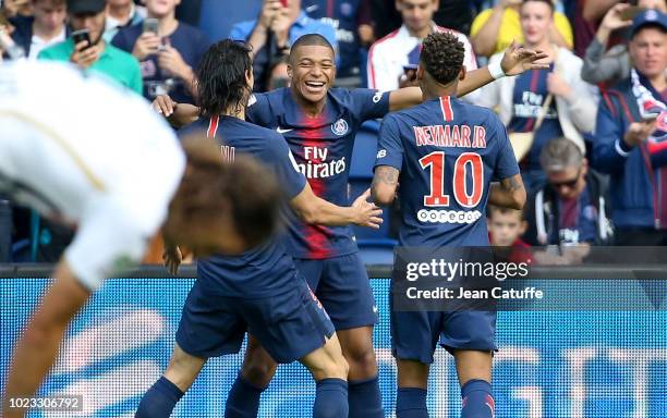 Kylian Mbappe of PSG celebrates his goal between Edinson Cavani and Neymar Jr during the french Ligue 1 match between Paris Saint-Germain and SCO...