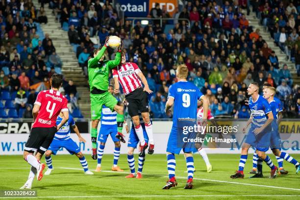 Nick Viergever of PSV, goalkeeper Mickey van der Hart of PEC Zwolle, Luuk de Jong of PSV, Mike van Duinen of PEC Zwolle, Clint Leemans of PEC Zwolle,...