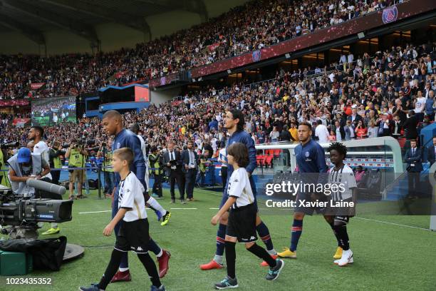 Kylian Mbappe, Edinson Cavani and Neymar Jr of Paris Saint-Germain enters the field during the Ligue 1 match between Paris Saint-Germain and SCO...