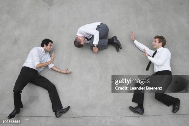 businessmen balancing on rope,playing with collegue - foetushouding stockfoto's en -beelden