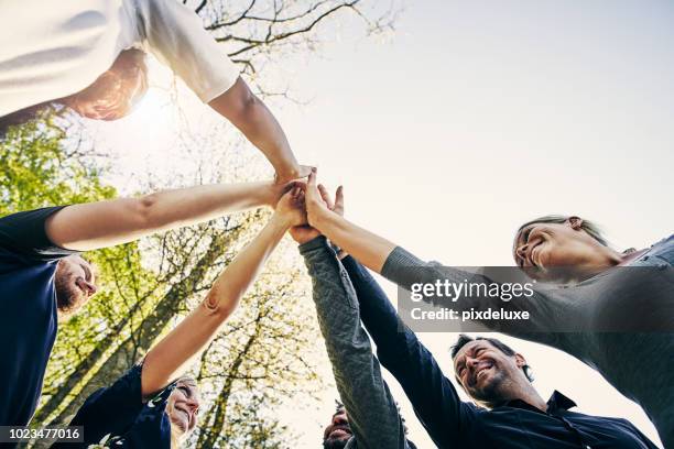 vi är i att vinna - teambuilding bildbanksfoton och bilder