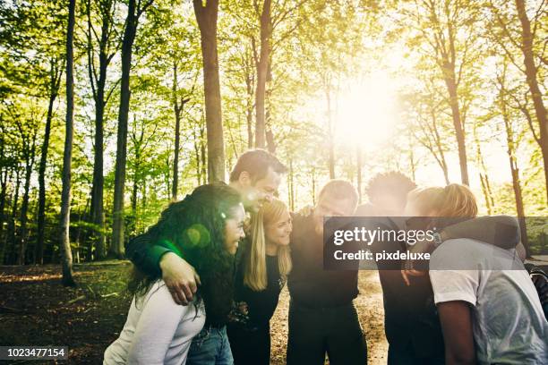 känns som om vi är närmare redan - teambuilding bildbanksfoton och bilder