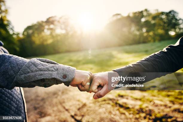 ja boi - teambuilding stockfoto's en -beelden