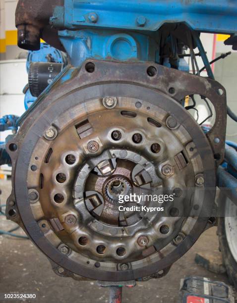europe, greece, 2018: view of gearbox repair on tractor - embreagem - fotografias e filmes do acervo