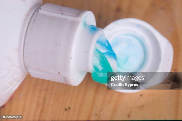 europe, portugal, 2018: view of toothpaste - fluor stockfoto's en -beelden