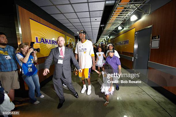 Finals: Los Angeles Lakers Kobe Bryant victorious after winning championship vs Boston Celtics. Game 7. Los Angeles, CA 6/17/2010 CREDIT: Bob Rosato...