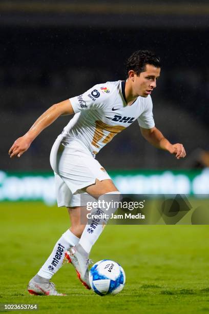 Alan Mozo of Pumas controls the ball during the 6th round match between Pumas UNAM and Queretaro as part of the Torneo Apertura 2018 Liga MX at...