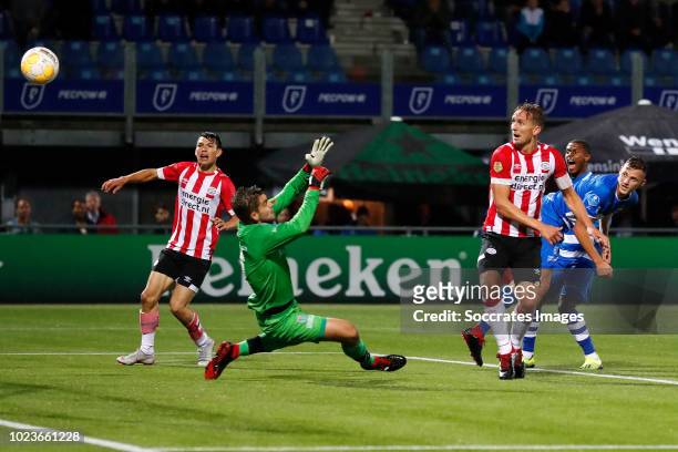 Hirving Lozano of PSV, Mickey van der Hart of PEC Zwolle, Luuk de Jong of PSV scores his goal to make it 2-1, Clint Leemans of PEC Zwolle during the...
