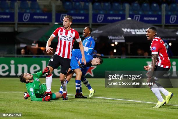 Mickey van der Hart of PEC Zwolle, Luuk de Jong of PSV scores his goal to make it 2-1, Clint Leemans of PEC Zwolle, Steven Bergwijn of PSV during the...
