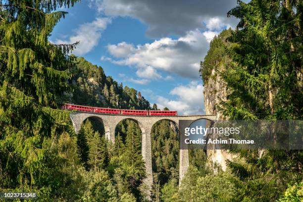 landwasser viaduct, unesco world heritage site rhaetian railway, switzerland, europe - local landmark stockfoto's en -beelden