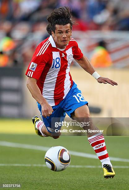 Nelson Valdez of Paraguay runs with the ball during the 2010 FIFA World Cup South Africa Group F match between Paraguay and New Zealand at Peter...