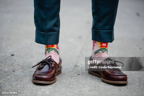 man's pant legs and shoes - sapatos de homem imagens e fotografias de stock