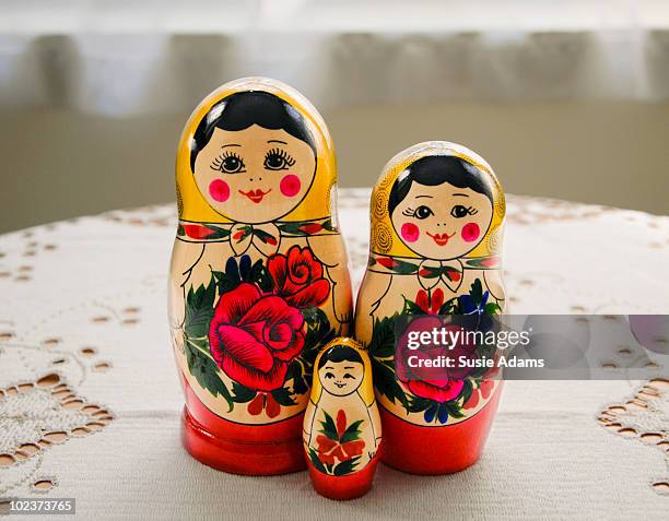 russian doll (baboushka) family - matrioska foto e immagini stock